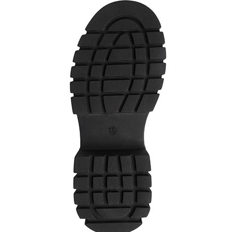 Ботинки 930 руб.