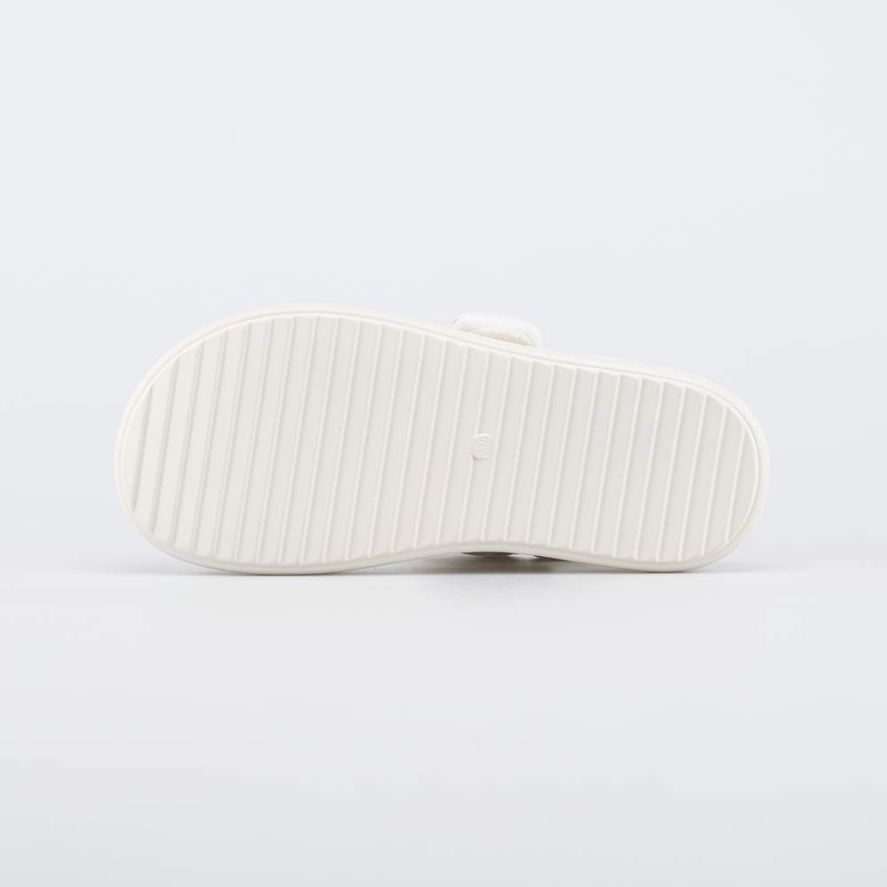 Сандалии 1 995 руб.