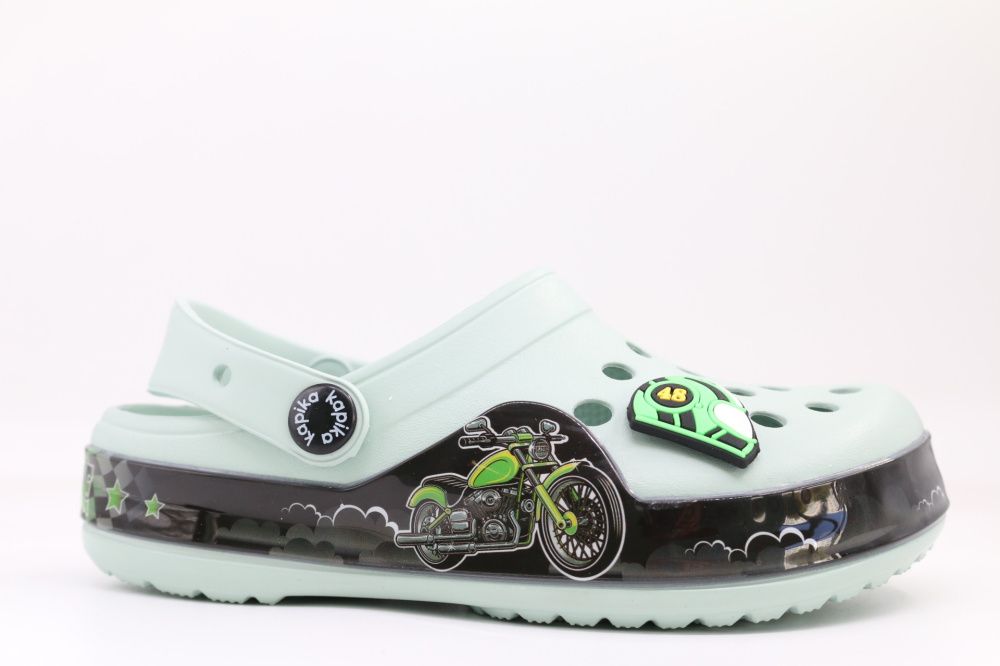 Пляжная обувь детская 640 руб.