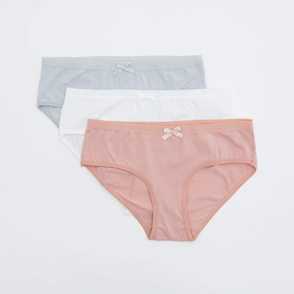 07855021-42 Набор из 3-х трусов для девочек, сер-бел-роз р.98 07855021-42 Набор из 3-х трусов для девочек, сер-бел-роз р.98 390 руб.