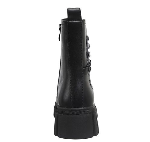 Ботинки 930 руб.